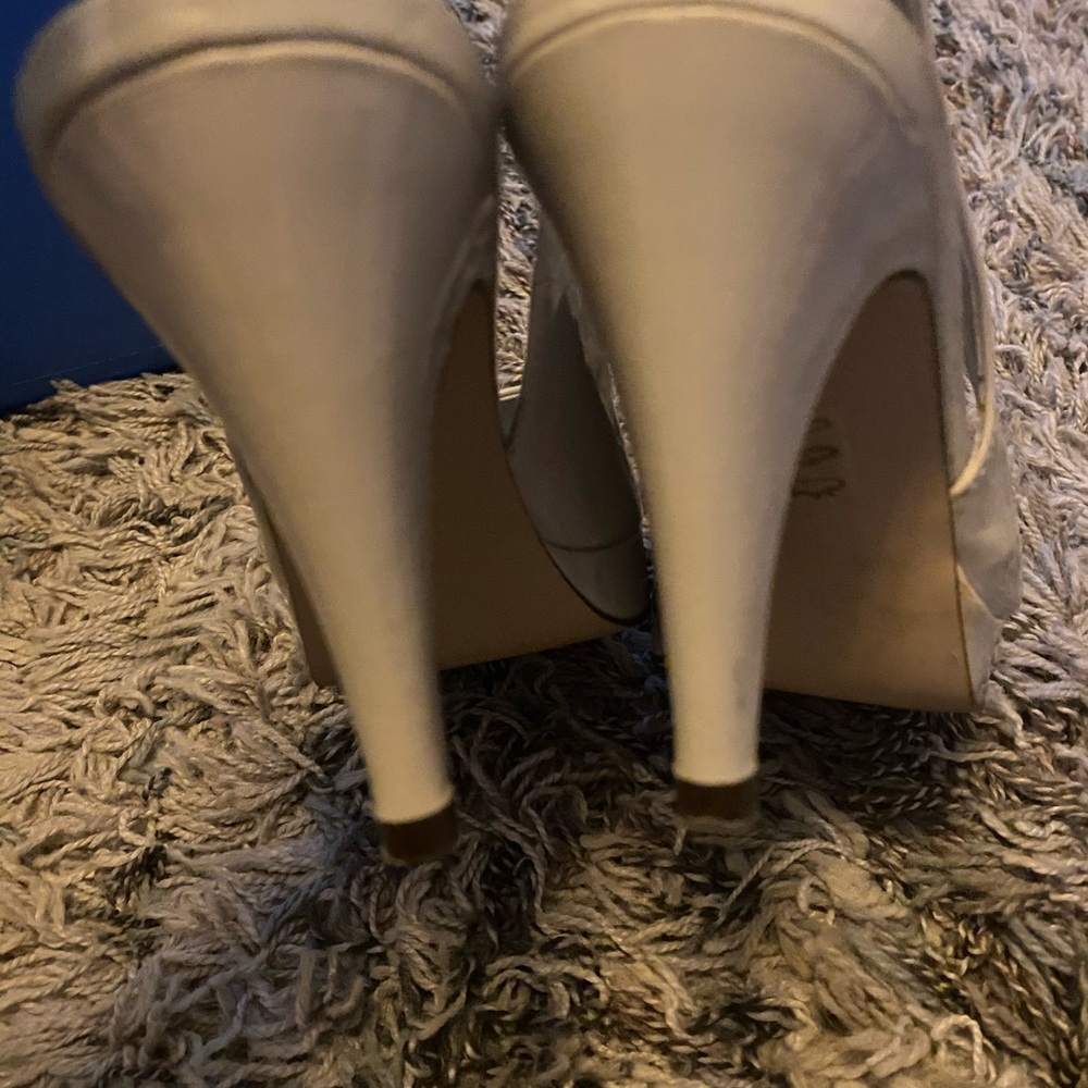 Shoes - Picture 3 of 4